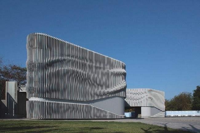 广水浅谈现代建筑采用网架结构安装的主要优势和应用